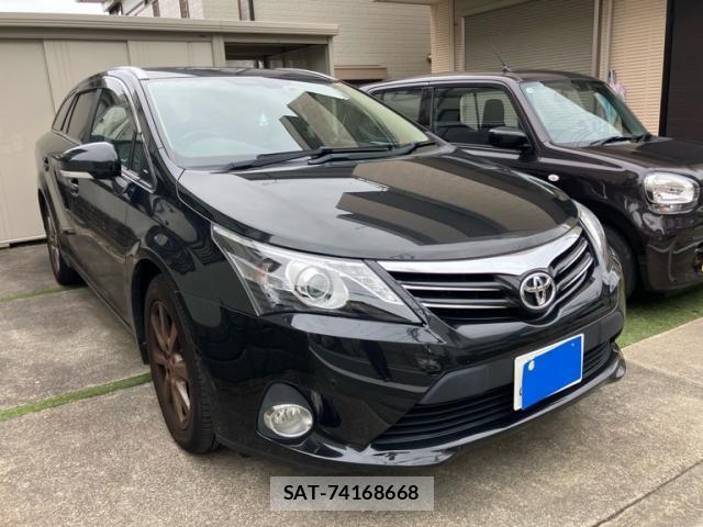 Toyota AVENSIS WAGON 2013-08 8313223-1