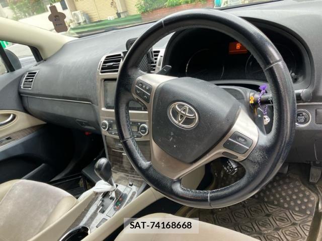 Toyota AVENSIS WAGON 2013-08 8313223-21