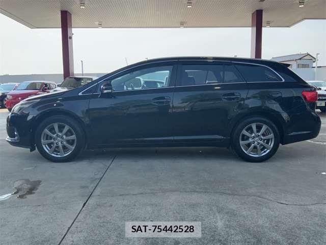 Toyota AVENSIS WAGON 2013-08 8437949-9