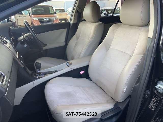 Toyota AVENSIS WAGON 2013-08 8437949-12