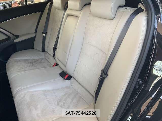 Toyota AVENSIS WAGON 2013-08 8437949-13