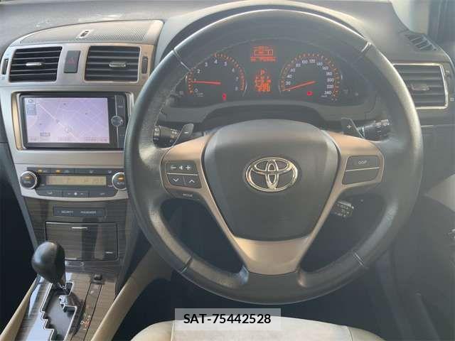 Toyota AVENSIS WAGON 2013-08 8437949-14