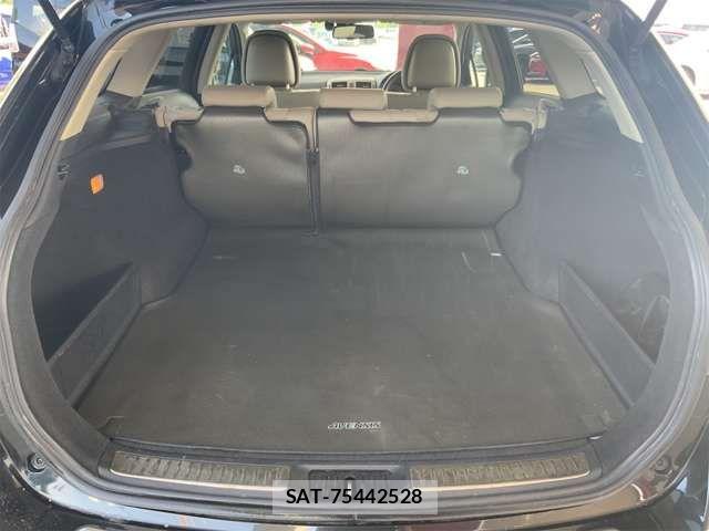 Toyota AVENSIS WAGON 2013-08 8437949-15