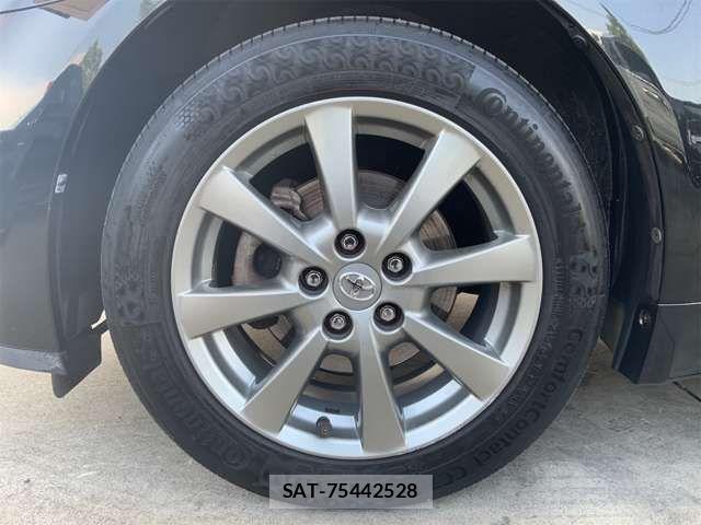 Toyota AVENSIS WAGON 2013-08 8437949-17