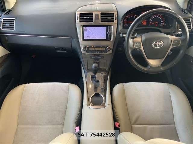 Toyota AVENSIS WAGON 2013-08 8437949-1