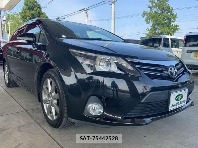 Toyota AVENSIS WAGON 2013-08 8437949-4