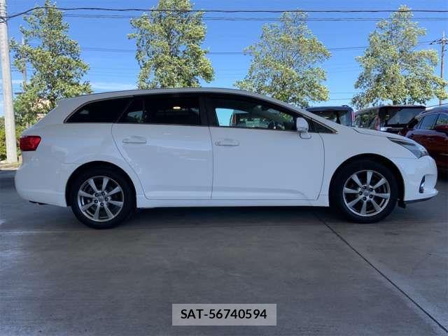 Toyota AVENSIS WAGON 2014-01 8437948-6