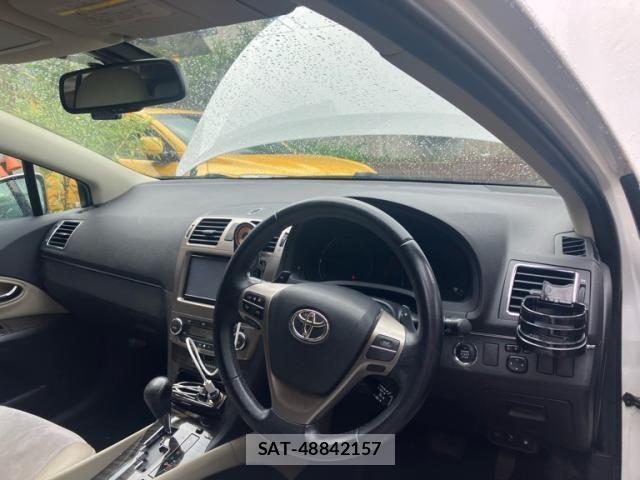Toyota AVENSIS WAGON 2014-03 8658129-11