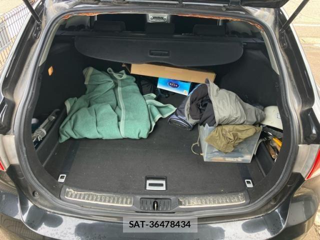 Toyota AVENSIS WAGON 2012-01 8779569-9