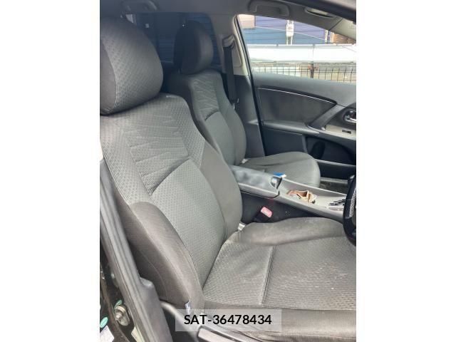 Toyota AVENSIS WAGON 2012-01 8779569-12