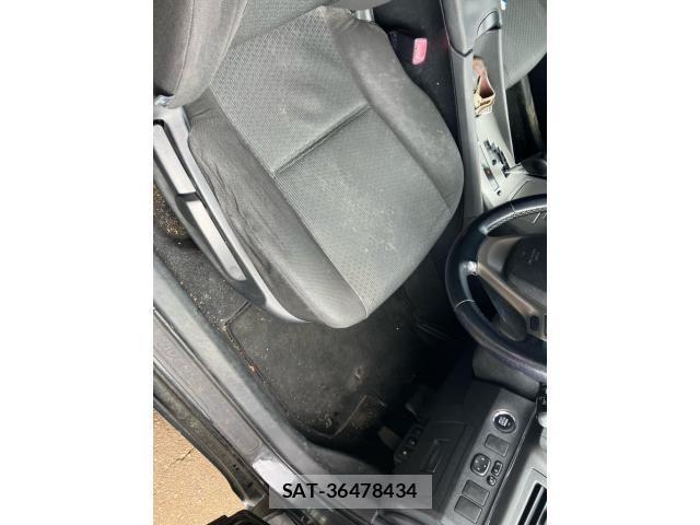 Toyota AVENSIS WAGON 2012-01 8779569-13