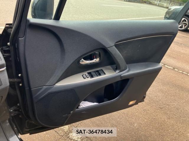 Toyota AVENSIS WAGON 2012-01 8779569-16