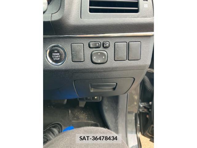 Toyota AVENSIS WAGON 2012-01 8779569-19
