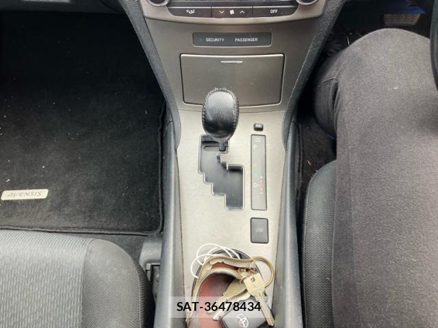 Toyota AVENSIS WAGON 2012-01 8779569-21