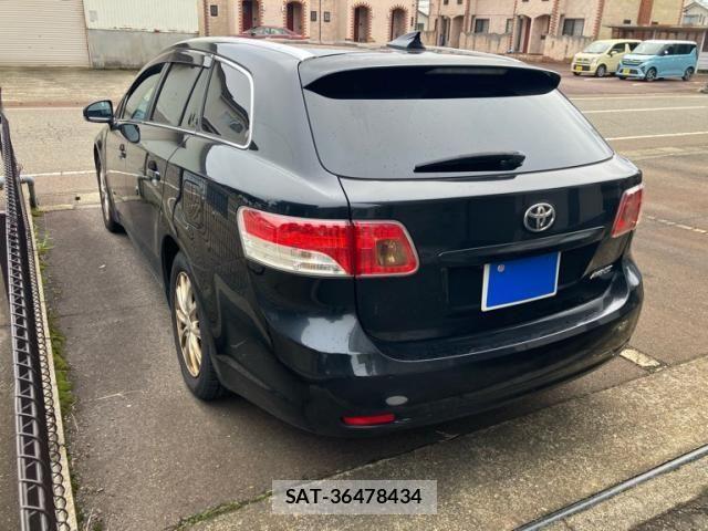 Toyota AVENSIS WAGON 2012-01 8779569-5