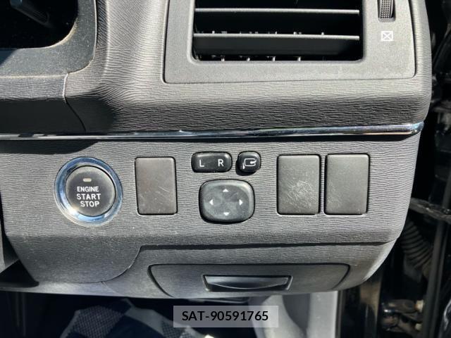 Toyota AVENSIS WAGON 2011-11 8827944-13