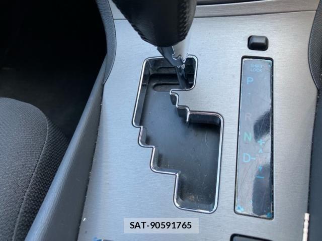 Toyota AVENSIS WAGON 2011-11 8827944-16