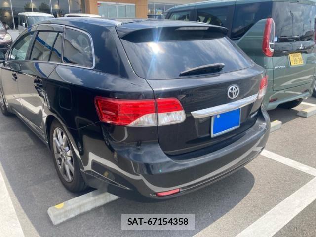 Toyota AVENSIS WAGON 2014-01 8827945-9