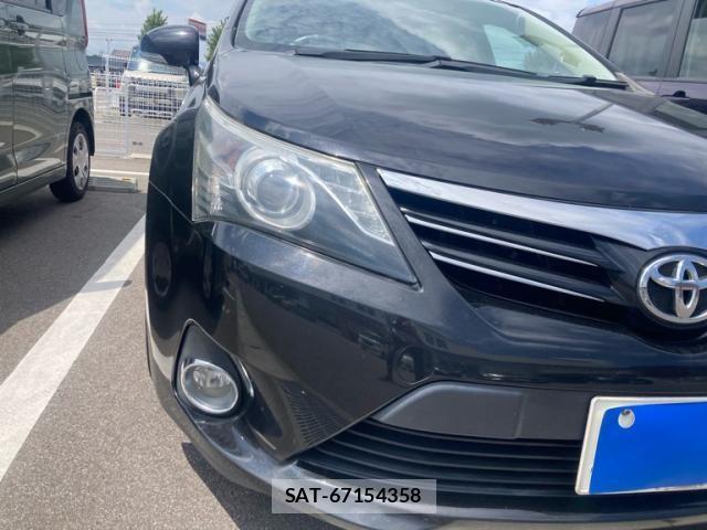 Toyota AVENSIS WAGON 2014-01 8827945-3