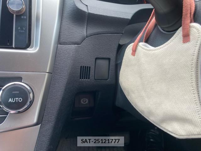 Toyota AVENSIS WAGON 2014-02 8848306-13
