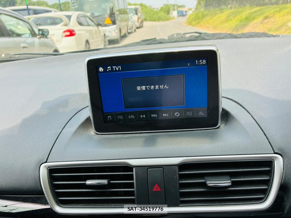 Mazda AXELA 2015-08 8009573-17