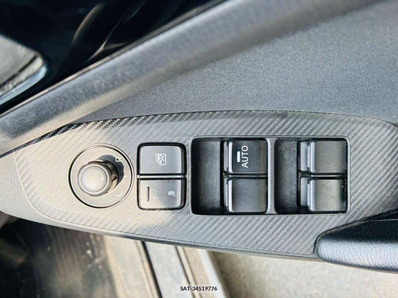 Mazda AXELA 2015-08 8009573-20