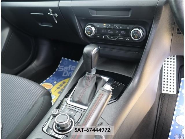 Mazda AXELA 2014-03 8878796-14