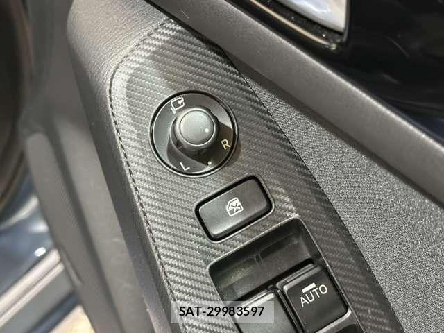 Mazda AXELA HYBRID 2013-12 2028745-18