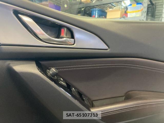 Mazda AXELA HYBRID 2017-06 6641283-24