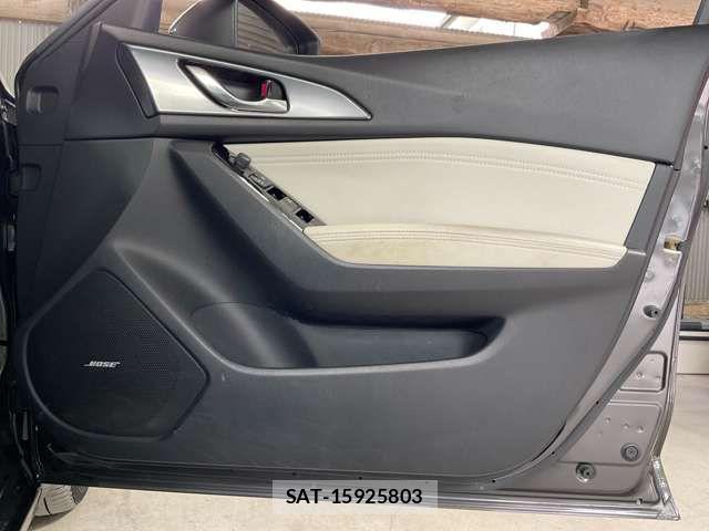 Mazda AXELA HYBRID 2017-09 6989703-13