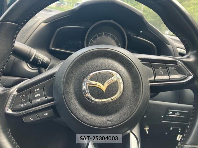 Mazda AXELA HYBRID 2017-01 8228985-12