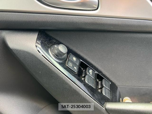 Mazda AXELA HYBRID 2017-01 8228985-14