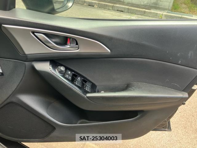 Mazda AXELA HYBRID 2017-01 8228985-15