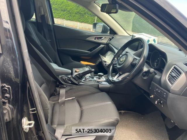 Mazda AXELA HYBRID 2017-01 8228985-16