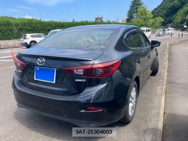 Mazda AXELA HYBRID 2017-01 8228985-1