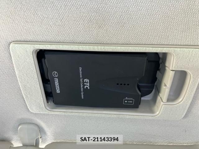 Mazda AXELA HYBRID 2014-07 8334986-21