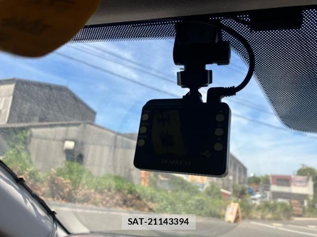Mazda AXELA HYBRID 2014-07 8334986-22