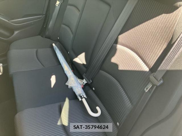 Mazda AXELA HYBRID 2014-03 8364876-13
