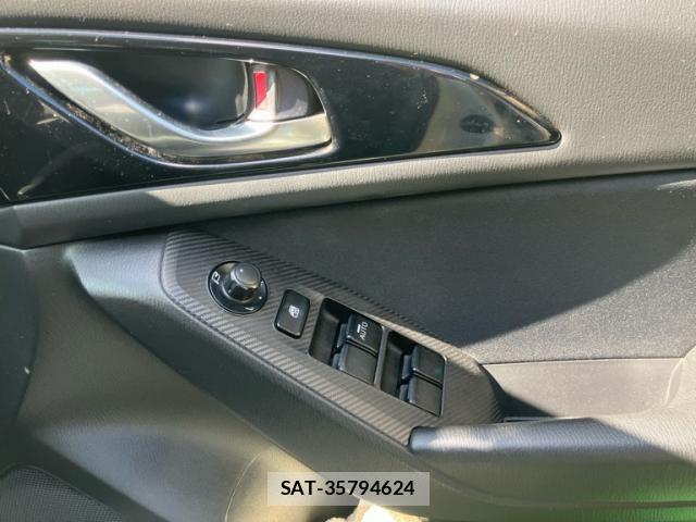 Mazda AXELA HYBRID 2014-03 8364876-16