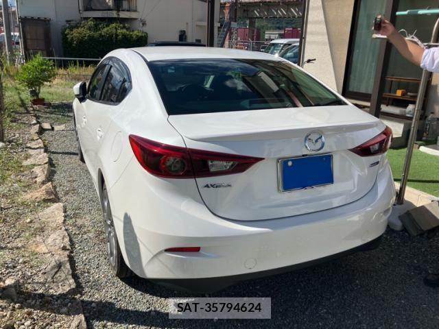 Mazda AXELA HYBRID 2014-03 8364876-4