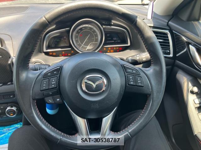 Mazda AXELA HYBRID 2013-12 8523681-16