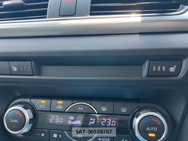 Mazda AXELA HYBRID 2013-12 8523681-17