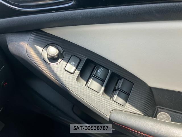 Mazda AXELA HYBRID 2013-12 8523681-18