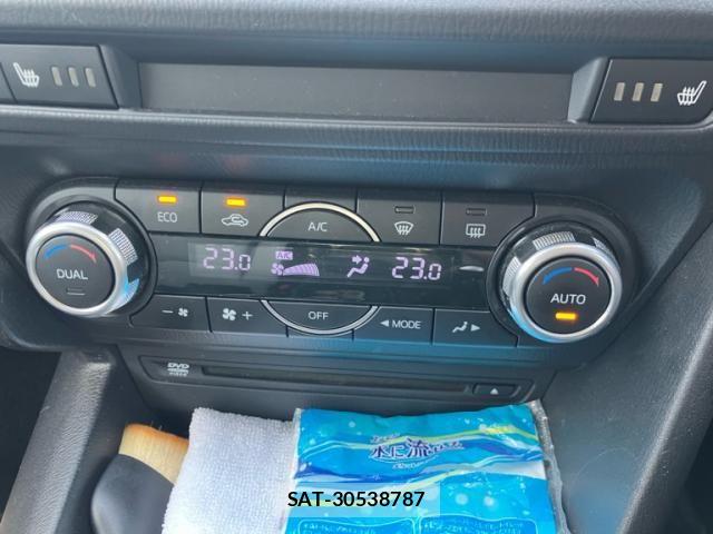 Mazda AXELA HYBRID 2013-12 8523681-22