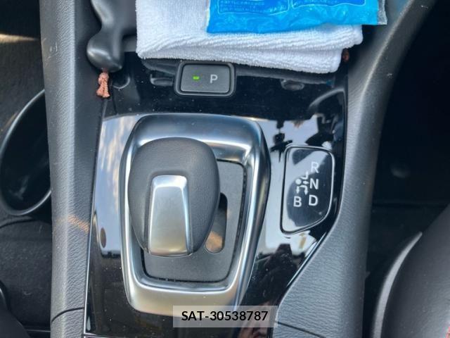 Mazda AXELA HYBRID 2013-12 8523681-24
