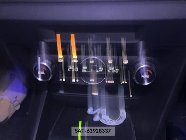Mazda AXELA HYBRID 2013-12 8658128-21