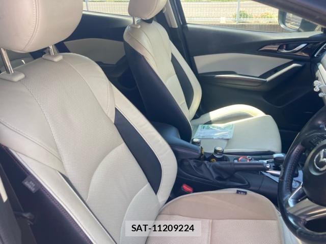 Mazda AXELA HYBRID 2013-12 8685203-9