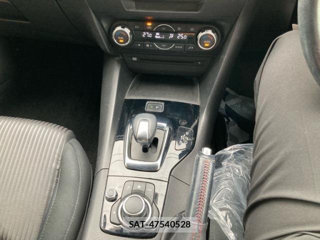 Mazda AXELA HYBRID 2014-08 8878795-14