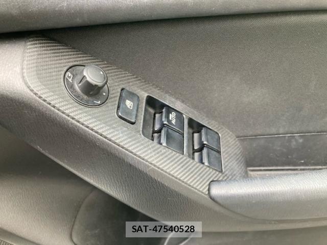 Mazda AXELA HYBRID 2014-08 8878795-15