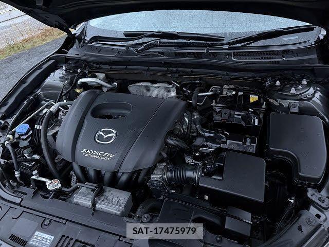 Mazda AXELA 2017-03 3903828-27